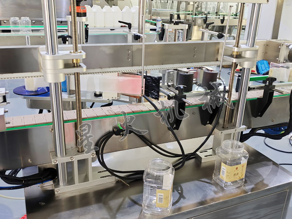 成都全自動貼標機實拍圖